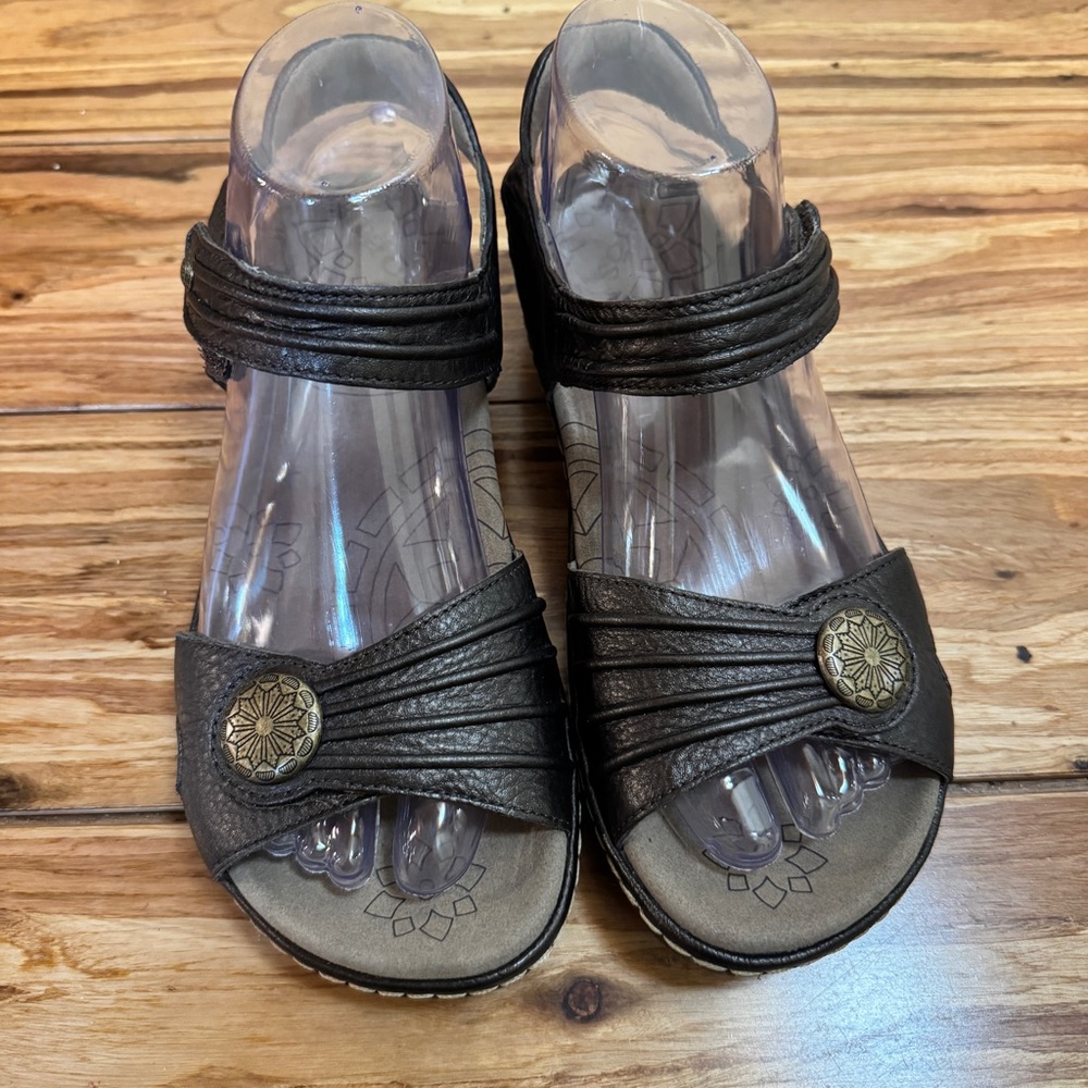 Taos Escape Sandals Women's Size 7 Brown Leather Comfort Wedge Ankle Strap - Picture 2 of 9